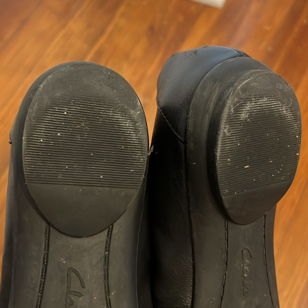 Clarks Women's Black Flats - Picture 3 of 3